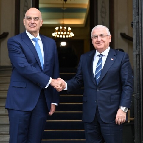 Ο Τούρκος υπουργός Άμυνας με τον Νίκο Δένδια