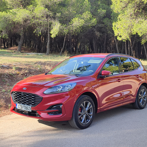 Το υβριδικό Ford Kuga PHEV είναι ένας ιδανικός σύντροφος για ταξίδια και καθημερινή χρήση