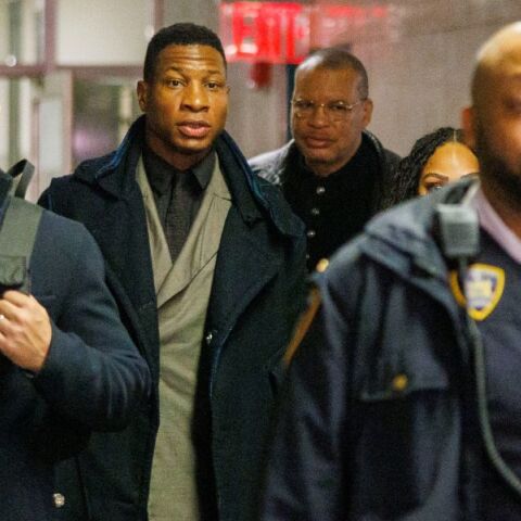 Τζόναθαν Μέιτζορς: Δικαστήριο της Νέας Υόρκης έκρινε τον ηθοποιό για βιαιοπραγία εναντίον της πρώην συντρόφου του - Το χρονικό των καταγγελιών.