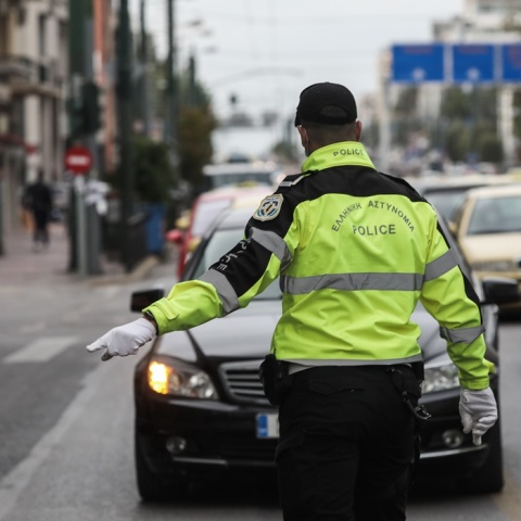 Οδηγός μπήκε ανάποδα στη Βασιλίσσης Σοφίας
