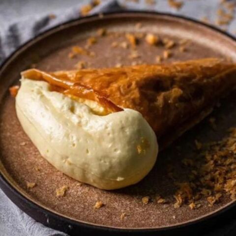 Τα τρίγωνα Πανοράματος το δεύτερο καλύτερο γλυκό του κόσμου σύμφωνα με τον οδηγό γευσιγνωσίας Taste Atlas - Διάκριση για την ελληνική γαστρονομία. 