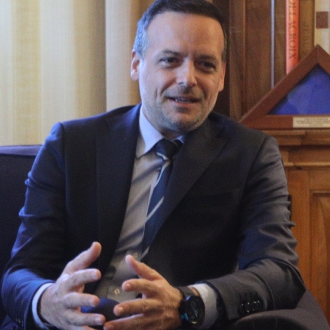 Χριστουγεννιάτικη ιστορία: Ο Χάρης και η Ανάπλαση της Αθήνας