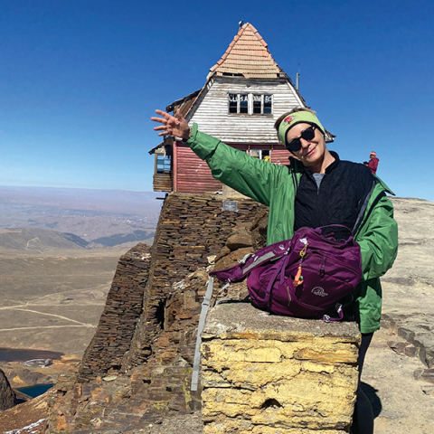Η Λένα Διβάνη μιλάει για το νέο της βιβλίο «Για την καρδιά και το συκώτι του», που κυκλοφορεί εκδόσεις Πατάκη