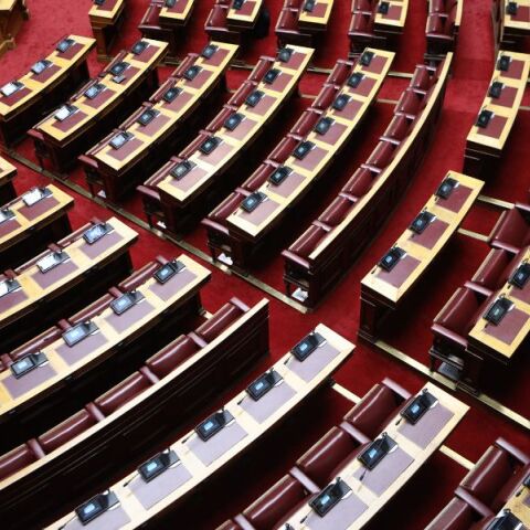 Επανακαθορίζονται από το 2024 οι αποδοχές εξωκοινοβουλευτικών υπουργών, αναπληρωτών υπουργών και υφυπουργών, με τροπολογία του υπουργείου Οικονομικών.