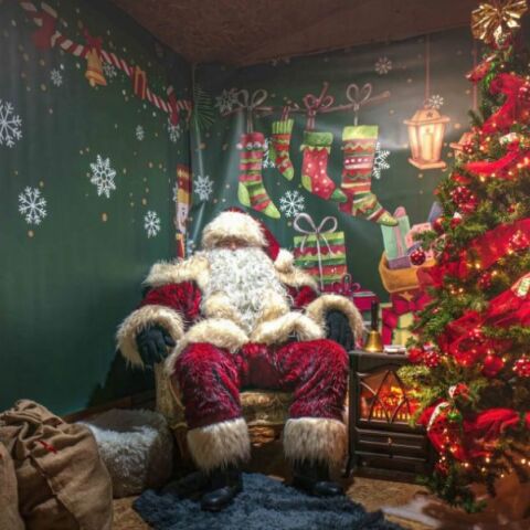 10 χριστουγεννιάτικα χωριά στήνονται στις γειτονιές του Δήμου Αθηναίων