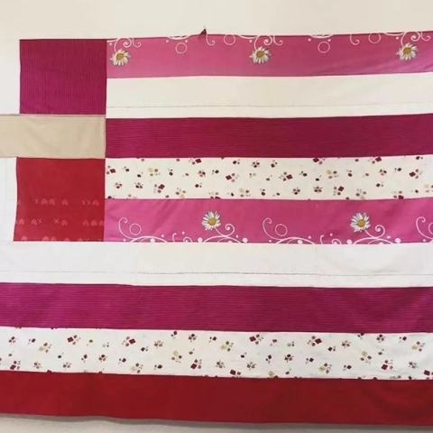 Unpopular opinion: Η ροζ σημαία δεν έχει καμία δουλειά στο ελληνικό προξενείο