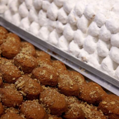 Μελομακάρονα και κουραμπιέδες