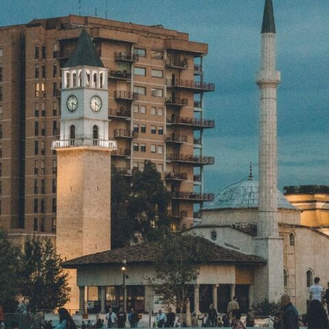 Αλβανία: Αυξάνεται ο αριθμός των Ιταλών συνταξιούχων που διαμένουν στη χώρα - Επιλέγουν να κατοικήσουν σε Τίρανα και παραθαλάσσιες περιοχές.