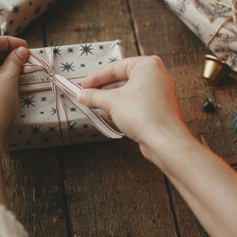 Ποιοι γιορτάζουν σήμερα 23 Δεκεμβρίου; Το εορτολόγιο της Athens Voice σου τους θυμίζει. Μην ξεχάσεις να τους δώσεις τις καλύτερες ευχές σου!