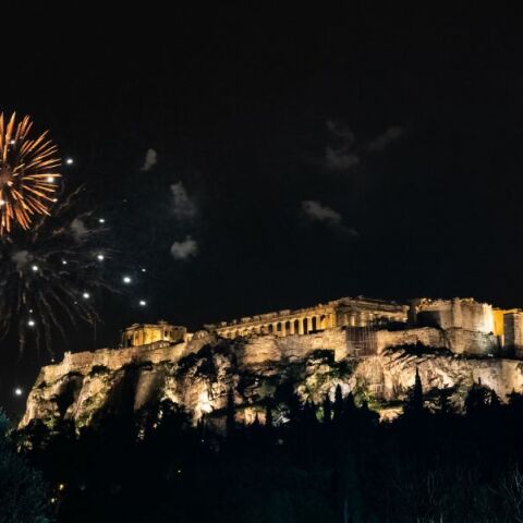 Δήμος Αθηναίων: Καλωσορίζει το 2024 με μια μεγάλη γιορτή στην καρδιά της πόλης παρέα με τον Νίκο Πορτοκάλογλου και τη Μαρίνα Σάττι. 