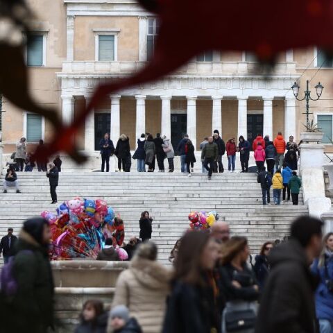 Οι κανόνες για να περάσουμε τις γιορτές με ασφάλεια - Ο ΙΣΑ εφιστά την προσοχή στην πρόληψη των αναπνευστικών λοιμώξεων και των ατυχημάτων.