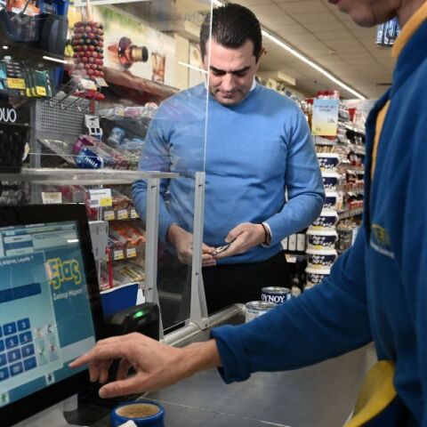 Κώστας Σκρέκας: Νομοθετική μεταρρύθμιση για τις εκπτώσεις και τις προσφορές στα σούπερ μάρκετ - Θα είναι έτοιμη μέσα στο πρώτο τρίμηνο του 2024.