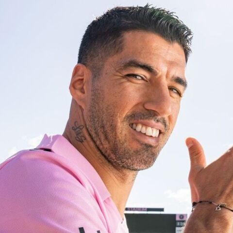 Λουίς Σουάρες: Η Ίντερ Μαϊάμι ανακοίνωσε την απόκτηση του 36χρονου ποδοσφαιριστή - Ξανασμίγει με τον Λιονέλ Μέσι και τους πρώην παίκτες της Μπαρτσελόνα.