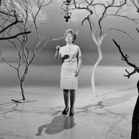 «Rockin' Around the Christmas Tree»: Η ιστορία πίσω από την επιτυχία του τραγουδιού που ερμήνευσε η Brenda Lee και το νέο βιντεοκλίπ.