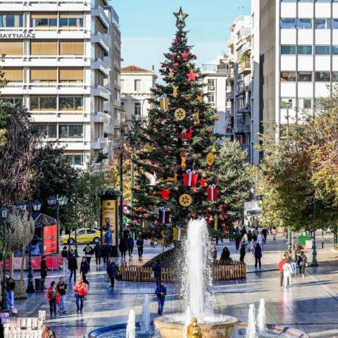 Εορταστικός στολισμός στο Σύνταγμα