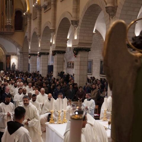 Χριστούγεννα: Η Βηθλεέμ πενθεί, η Ουκρανία συγχρονίζεται με τη Δύση