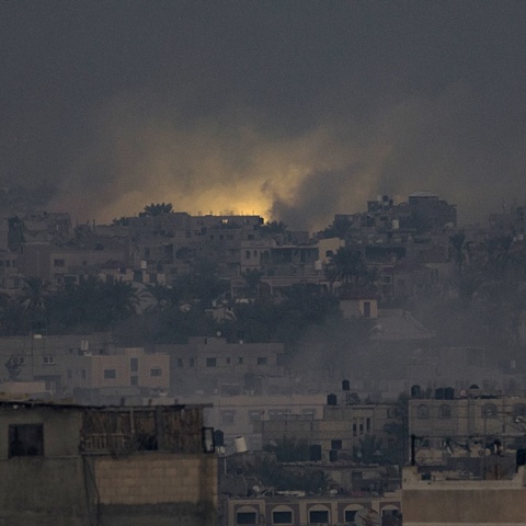 Καπνοί πάνω από το Ισραήλ όσο συνεχίζεται ο πόλεμος στη Γάζα