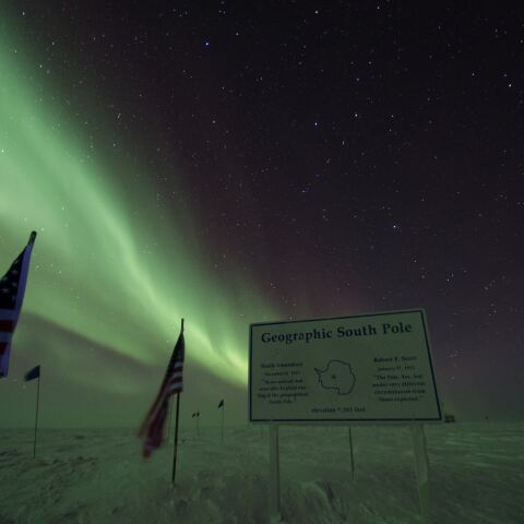 Το «παράδοξο» με τις ζώνες ώρας στο Νότιο Πόλο την ημέρα των Χριστουγέννων