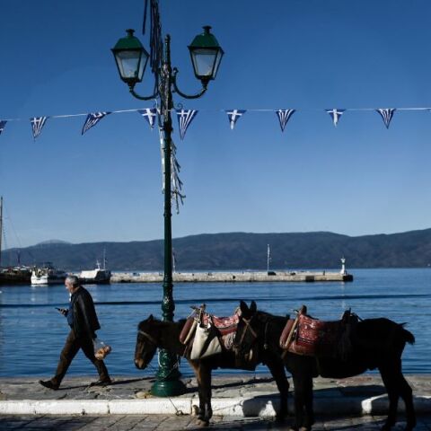 Ανοιξιάτικες θερμοκρασίες με λιακάδα και αραιές νεφώσεις την Πέμπτη