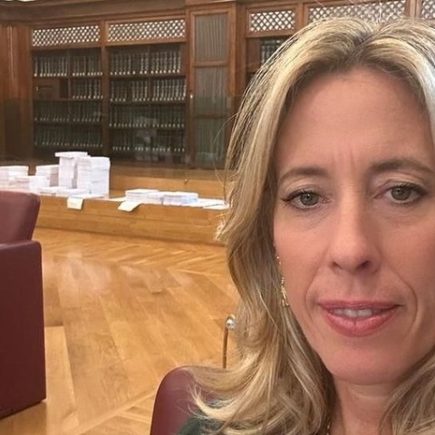 H Ιταλίδα γερουσιάστρια, Λατίβια Μενούνι