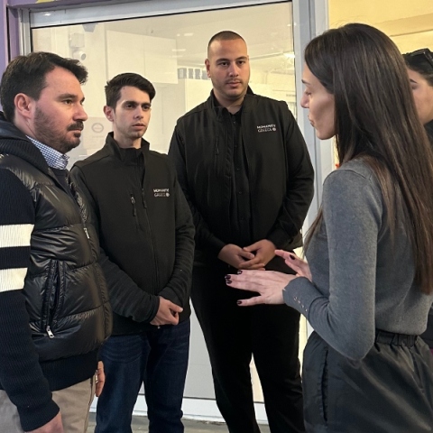 Στο εθελοντικό κέντρο της Humanity Greece οι Παπαμιμίκος - Σαββίδη