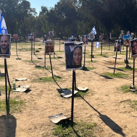 Οδοιπορικό στο Ισραήλ μετά τον πόλεμο: Τι λένε γονείς ομήρων, μέλη κοινοτήτων και οργανισμών, καθηγητές πανεπιστημίων και απλοί πολίτες