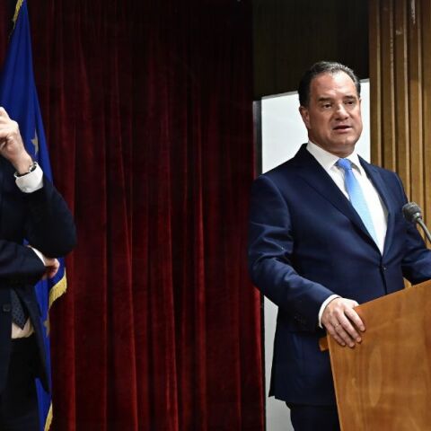 Ο νέος υπουργός παρέλαβε το υπουργείο Υγείας από τον Μιχάλη Χρυσοχοΐδη