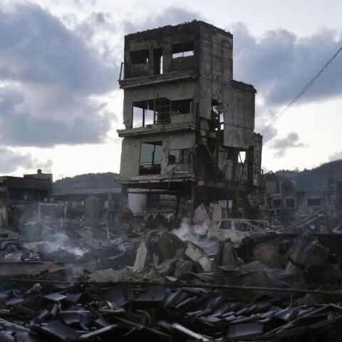 Μάχη με το χρόνο δίνουν οι διασώστες στην Ιαπωνία 
