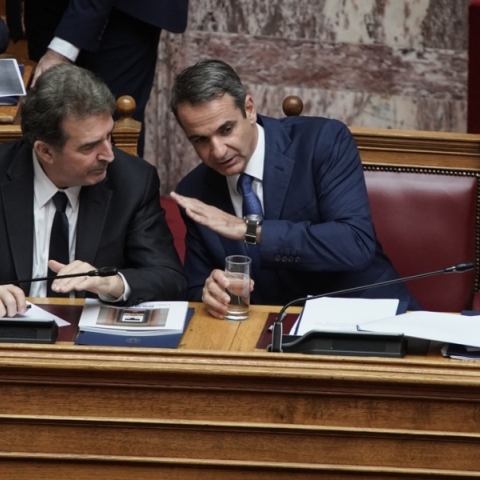 Οι κυβερνήσεις φεύγουνε μα ο Μιχάλης μένει…