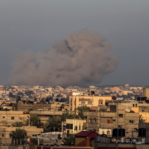 Καπνοί πάνω από τη Γάζα μετά από νέο χτύπημα
