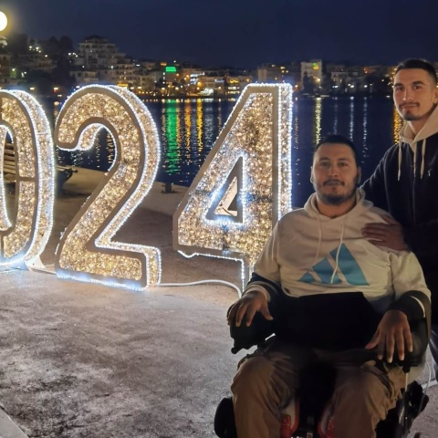 Ο Γιάννης Δαμιανός τραυματίστηκε πριν από τρία χρόνια όταν βούτηξε για να πιάσει τον Σταυρό στη θάλασσα