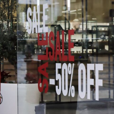 Ξεκινούν τη Δευτέρα  οι χειμερινές εκπτώσεις 2024