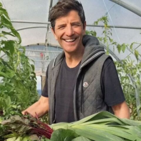 Ο Σάκης Ρουβάς σε ρόλο «μανάβη» στο TikTok 