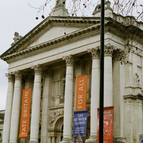 Ημερολόγιο του Σαντάμ και γκραβούρα του βασιλιά Ιωάννη στα αντικείμενα που «αγνοούνται» από βρετανικά Μουσεία