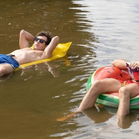 Saltburn, New Year Resolutions και η μεγαλύτερη κοινωνική μελέτη για την ανθρώπινη ευτυχία