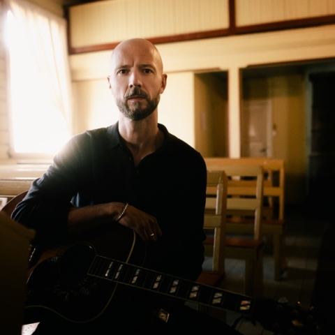 Sivert Hoyem: Συνέντευξη με τον frontman των Madrugada για το νέο του προσωπικό άλμπουμ «On An Island» που κυκλοφορεί στις 26 Ιανουαρίου 2024