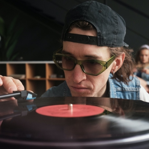 Δίσκοι βινυλίου: Οι πραγματικοί αριθμοί, τα προβλήματα στην παραγωγή, οι συλλέκτες και η περιβαλλοντική επιβάρυνση