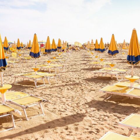 Προχωρούν οι ηλεκτρονικές δημοπρασίες για πάνω από 1.200 παραχωρήσεις σε παραλίες