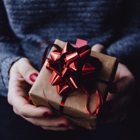 Ποιοι γιορτάζουν σήμερα 14 Ιανουαρίου; Το εορτολόγιο της Athens Voice σου τους θυμίζει. Μην ξεχάσεις να τους δώσεις τις καλύτερες ευχές σου!