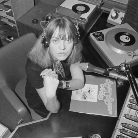Annie Nightingale (1940 – 2024): Ένα μεγάλο είδωλο του ραδιοφώνου και της ποπ κουλτούρας