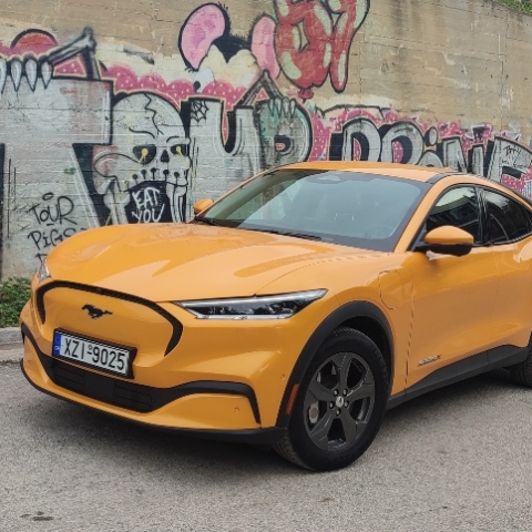 Ford Mustang Mach-E RWD ER: Ένα σύγχρονο αμιγώς ηλεκτροκίνητο SUV