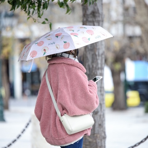 Χειμωνιάτικο το Σαββατοκύριακο με κρύο και χιόνια ακόμα και σε πόλεις