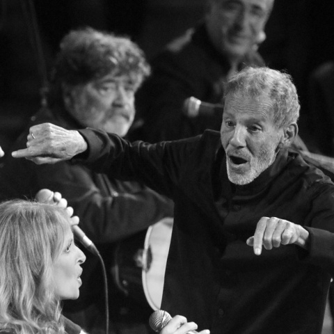 Ο Σταύρος Ξαρχάκος, η Ηρώ Σαΐα και ο Ζαχαρίας Καρούνης σε στιγμιότυπο από παλαιότερη συναυλία