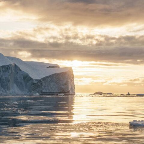 Η Γροιλανδία χάνει 30 εκατομμύρια τόνους πάγου την ώρα