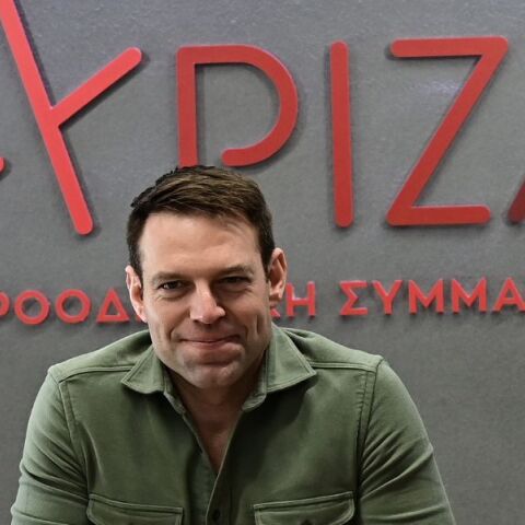 ΣΥΡΙΖΑ: Ο Στέφανος Κασσελάκης επιτίθεται στον Στέλιο Κούλογλου με αφορμή δημοσίευμα του tvxs - Τι συνέβη με τις αφίσες του Αλέξη Τσίπρα στην Κουμουνδούρου.