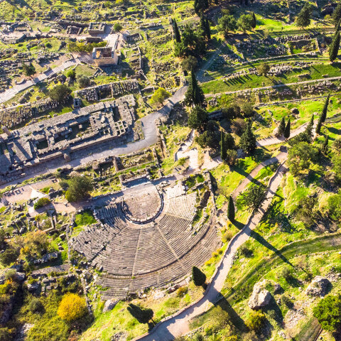 Πανοραμική άποψη του αρχαιολογικού χώρου των Δελφών