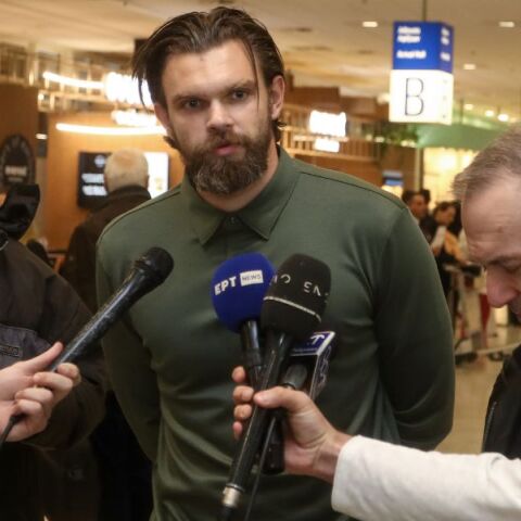 Παναθηναϊκός: Έφτασε στην Αθήνα για να ολοκληρώσει τη μεταγραφή του ο Μπαρτλομέι Ντραγκόφσκι - Οι πρώτες δηλώσεις του Πολωνού γκολκίπερ για Τερίμ και τίτλους.