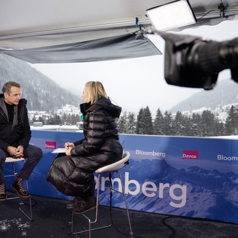 Ο Κυριάκος Μητσοτάκης παραχωρεί συνέντευξη στο Bloomberg στο περιθώριο του Παγκόσμιου Οικονομικού Φόρουμ του Νταβός