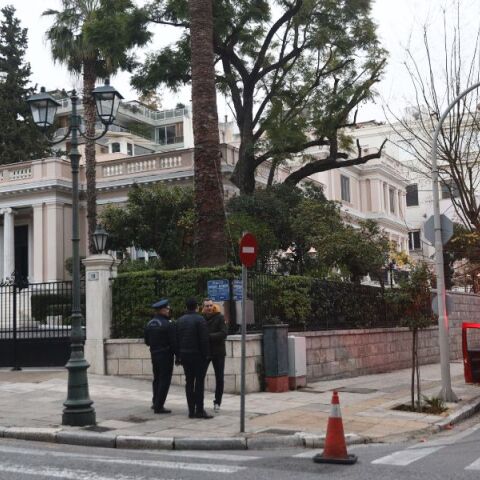 Μέγαρο Μαξίμου: Φωτιά σε αποθήκη 