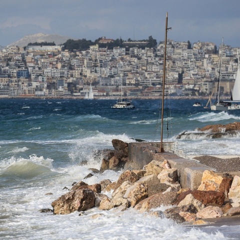 Κύματα στον Πειραιά